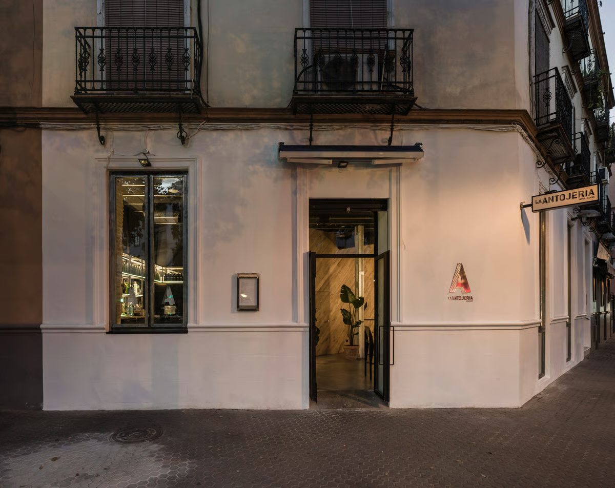 Fachada en la esquina de Felipe II